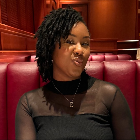 Meet your Posher, Jennifer - Picture 2 of 3